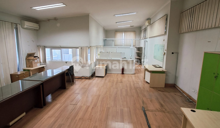 Disewakan Rumah Cocok untuk Embassy atau Kantor, Selangkah dari Sudirman, Kebayoran Baru