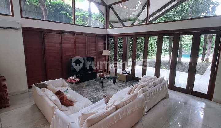 DIJUAL RUMAH MODERN - HIGH CEILING & KOLAM RENANG BESAR 2