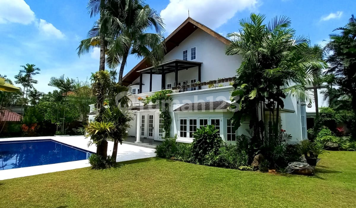 American House with Large Garden in a Compound for Rent in Kemang