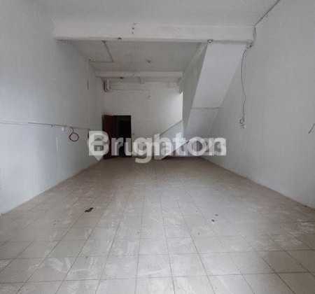 Two-Story Shophouse Located in Batam Center Two-Story Shophouse Located in Batam Center