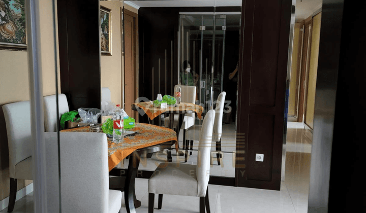 Apaartemen 3+1BR Murah Dijual Nego Taman Anggrek Furnished 2