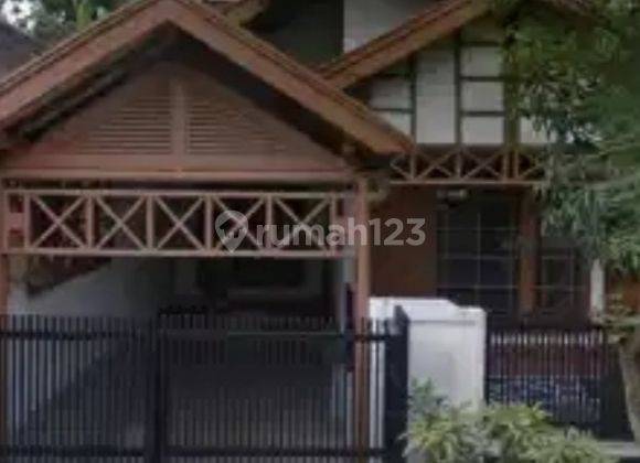 Rumah 2 lantai siap huni dalam komplek lokasi strategis 1