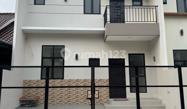 Dijual Rumah Lokasi Bagus Metland Puri One Gate System 2