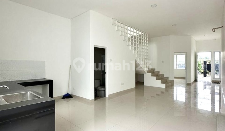For Sale: Tidy and Ready-to-Occupy House in North Meruya, West Jakarta 2