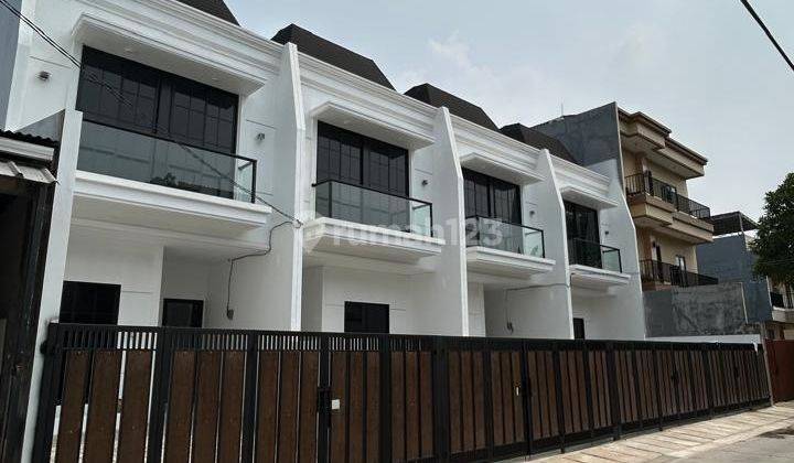 Dijual Rumah Classic Europe 2 Lantai Meruya Utara Jakarta Barat 1