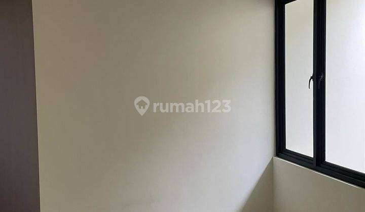 Dijual Rumah Rapi Siap Huni Daerah Permata Hijau 2