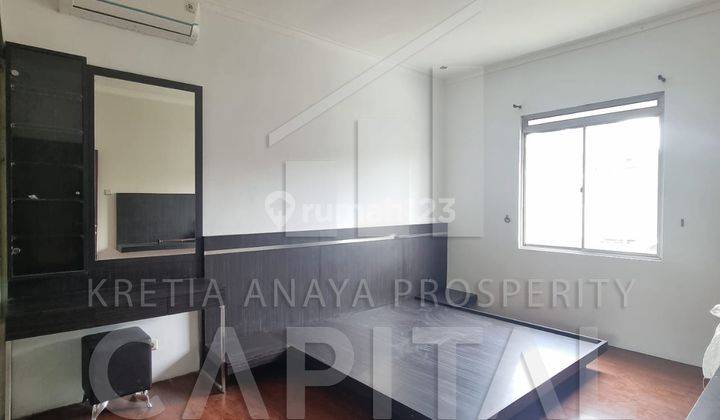 Rumah 2 Lantai Bagus Semi Furnished SHM di Kota Baru Parahyangan, Bandung 1