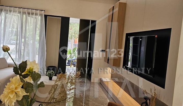 Rumah Full Furnished dengan Posisi Hook di Kota Baru Parahyangan 2