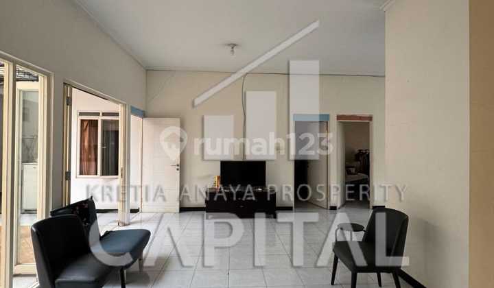 Rumah Non Furnish dan Terawat di Taman Holis Indah 2 2