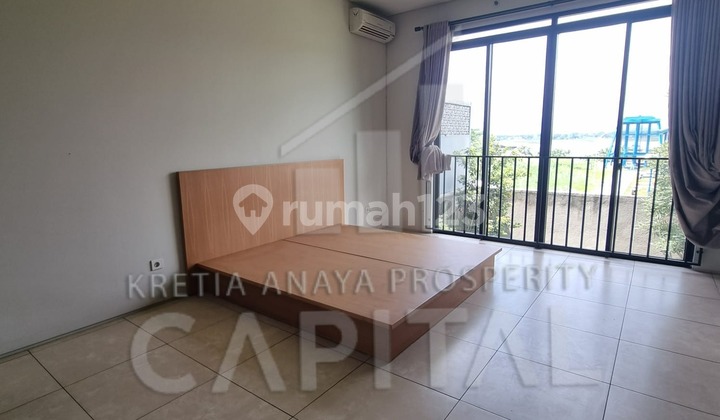 Tatar Subanglarang House in New Parahyangan City with Lake View in the Master Bedroom Tatar Subanglarang House in New Parahyangan City with Lake View in the Master Bedroom