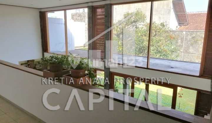 Rumah Mewah Semi Furnish di Setrasari Kulon (Arsitek By Suwoto Hadi) 2