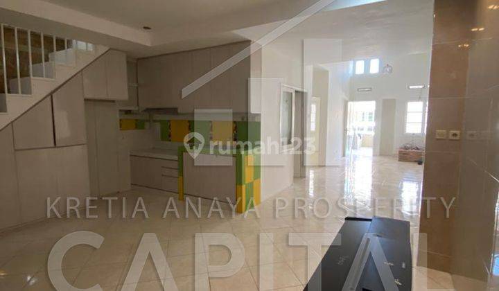 Rumah Kontrakan Bagus Semi Furnished di Kota Baru Parahyangan, Bandung 1