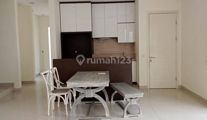 Disewakan Rumah Siap Huni 2 Lantai @ De Park, BSD, Semi Furnished 1