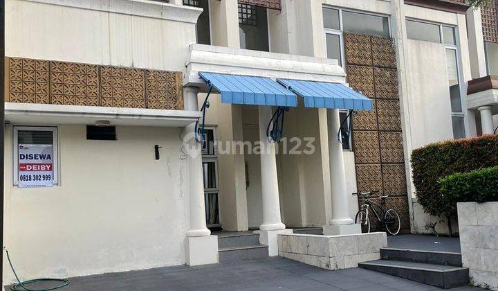 Disewakan Rumah Mewah Siap Huni Semi Furnish di Greenwich Bsd 1