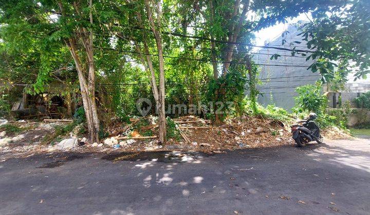 Land for sale on Dewi Saraswati Street, Seminyak, Kuta 2