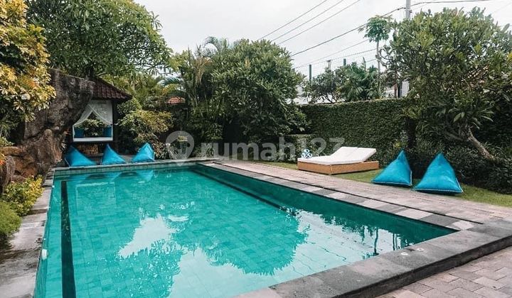 Dijual Villa Dengan Taman Yang Luas Di Umalas Kerobokan
