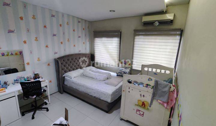 Rumah Dijual Modern Cantik di Singgasana Pradana 2