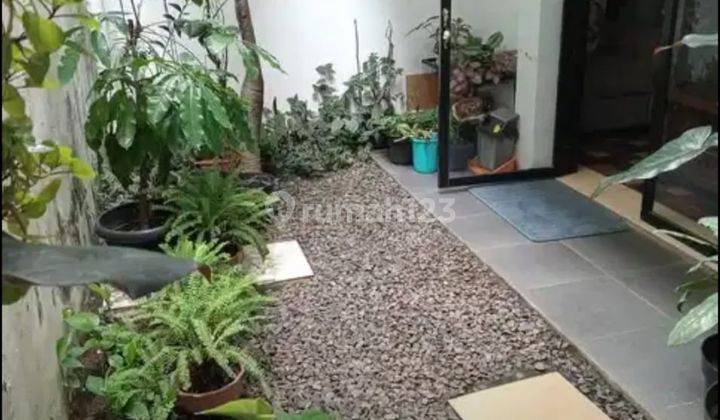 Dijual Rumah Asri Dan Strategis di Gegerkalong 1