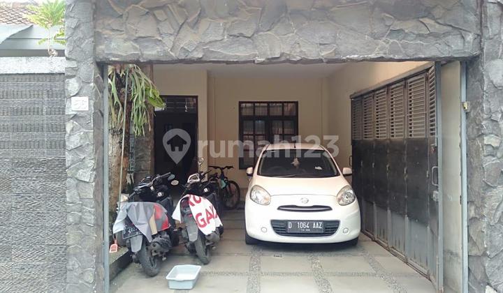 Beautiful 1-Story House in the Center of Bandung City