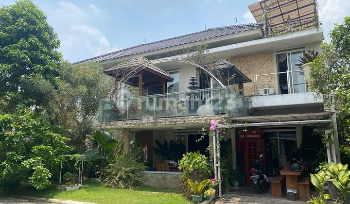 Rumah di Kota Baru Parahyangan Bandung Barat, Furnished Ada Kolam Renang