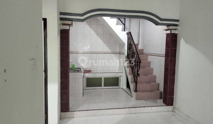 Disewakan rumah 2 lantai 2 Kamar tidur 1 Kamar mandi daerah baloi 2