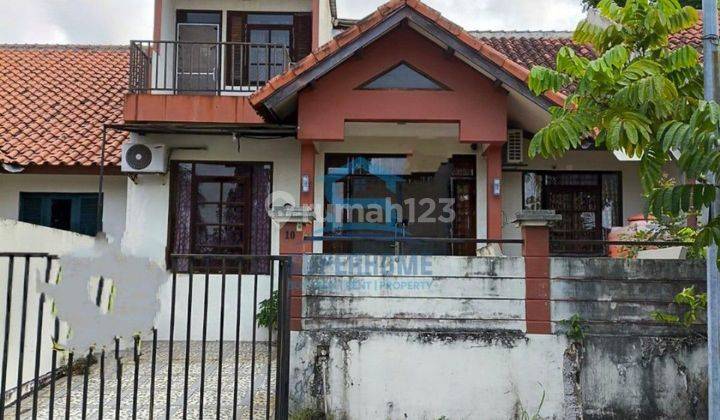 Rumah Mewah Dilokasi Strategis 2 Lantai Semi Furnished Hak Milik 1