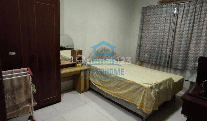 Rumah Mewah Dilokasi Strategis 2 Lantai Semi Furnished Hak Milik 2