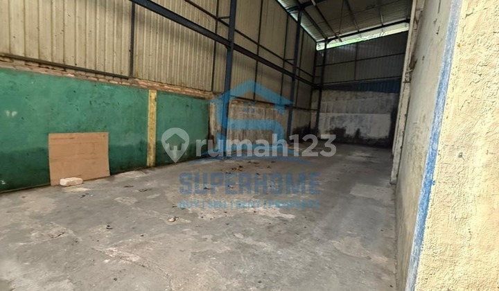 Warehouse for rent in Pelita Area.