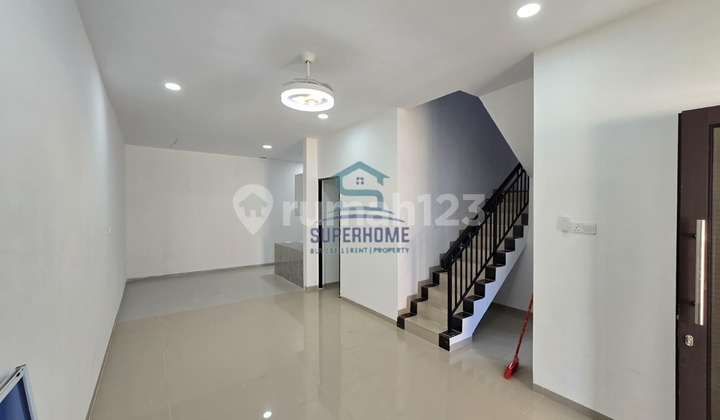 Disewakan Rumah Cantik 2 Lantai Digolden City Recidence Bengkong Laut 2