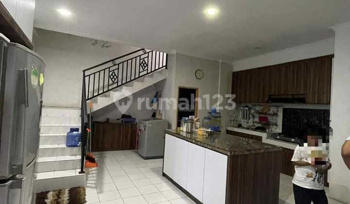 Disewakan Rumah 2 Lantai di Taman Mediterania 2