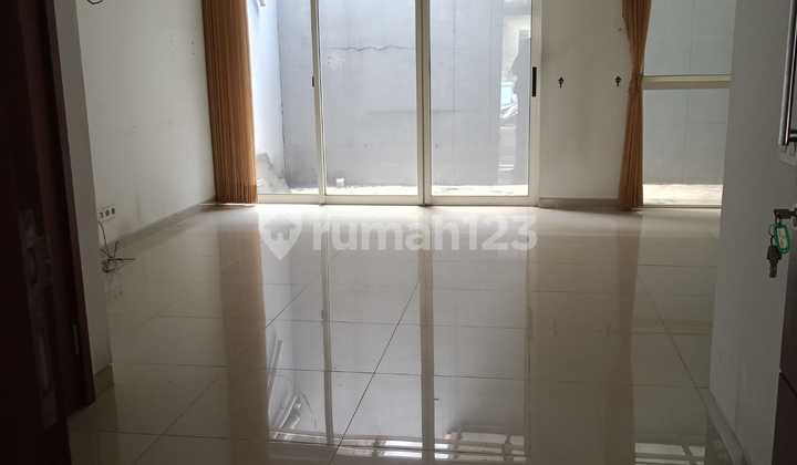 Minimalist Modern House Graha Natura West Surabaya 2