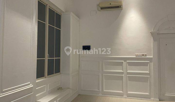 Hunian Elite Modern Semi Furnished Di Graha Family, Wiyung 2