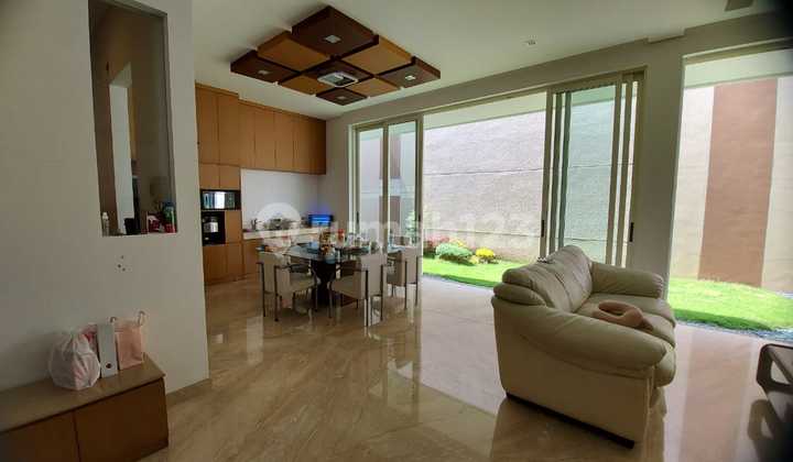 Rumah Full Marmer Split Level Design Graha Famili Surabaya Barat