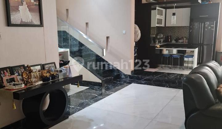 Fully Furnished Marble House in Graha Famili, Ready to Move In