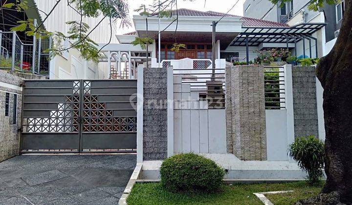 Rumah Mewah Di Jalan Cempaka, Tengah Kota Surabaya 1