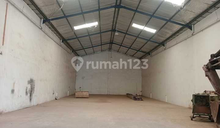 Ready-to-Use Safe N Lock Warehouse in Industrial Area