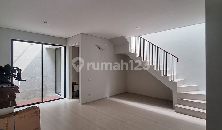 Ready to Occupy House North West Park Citraland West Surabaya. 2