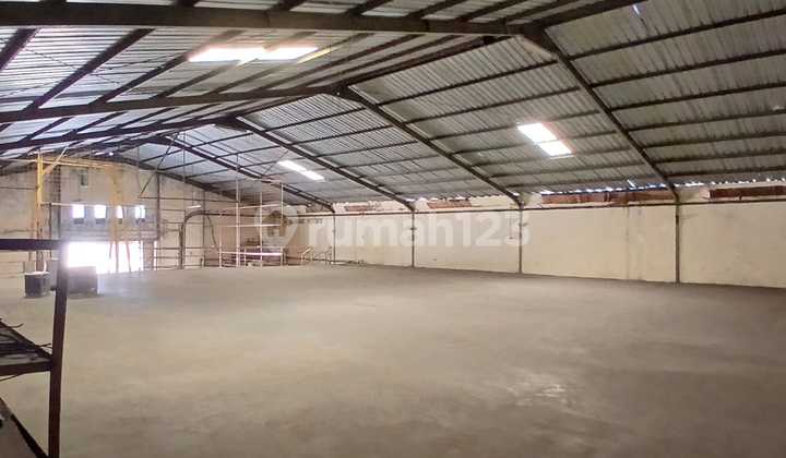 Strategic Location of Margomulyo Indah Warehouse Strategic Location of Margomulyo Indah Warehouse