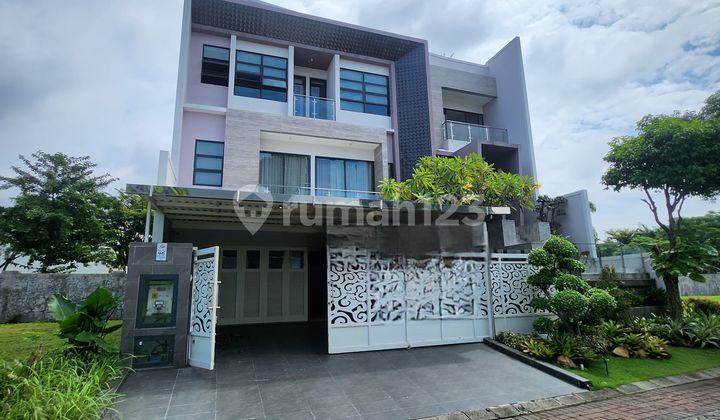 Luxury 3.5-Story House in Main Citraland, West Surabaya 1