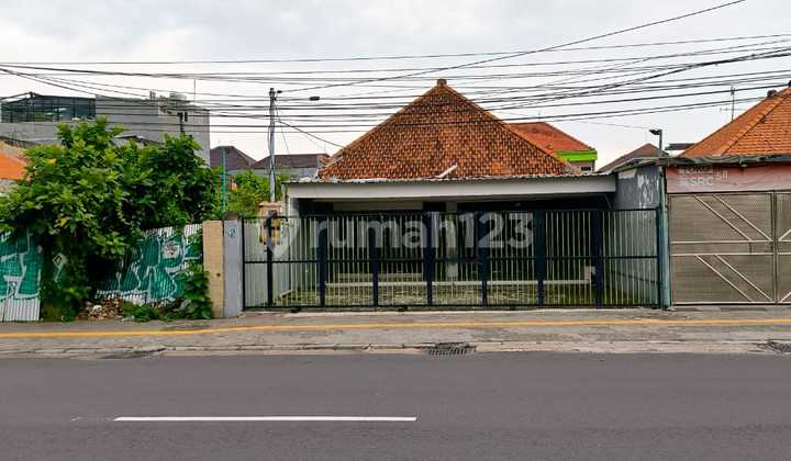 Commercial Building Area on Kartini Street, Central Surabaya Commercial Building Area on Kartini Street, Central Surabaya