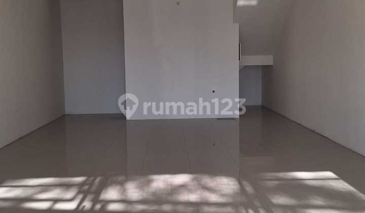 Rent 3-Story Soho in Strategic Location at Graha Natura, West Surabaya