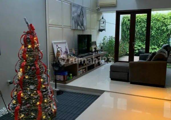 Rumah Semi Furnish Modern Di Graha Famili, Wiyung, Surabaya 2