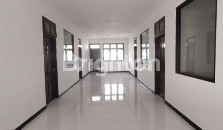 Gedung Tiga Lantai di Sunter