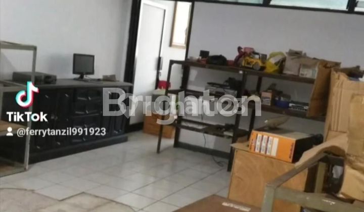 RUKO EMPAT SETENGAH LANTAI LOKASINYA SANGAT STRATEGIS PANGERAN JAYAKARTA JAKARTA PUSAT RUKO EMPAT SETENGAH LANTAI LOKASINYA SANGAT STRATEGIS PANGERAN JAYAKARTA JAKARTA PUSAT