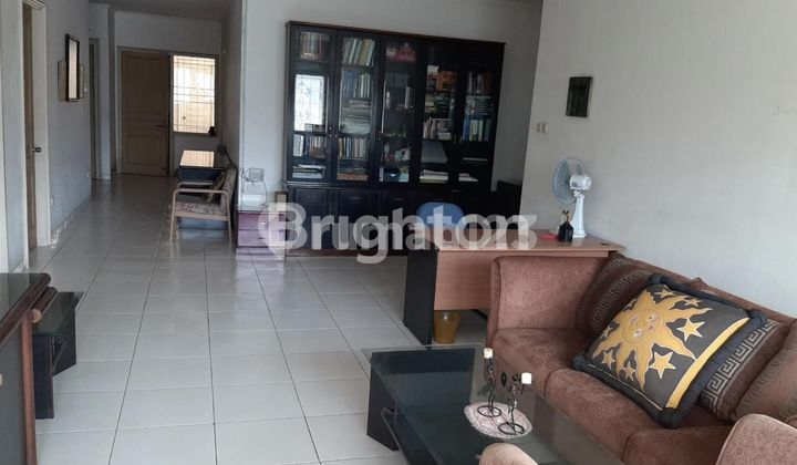 RUMAH TINGGAL MEWAH DUA LANTAI SIAP HUNI  NYAMAN DAN AMAN LOKASINYA STRATEGIS LINGKUNGAN BAGUS AKSES MUDAH KEMANA MANA SUNTER JAKARTA UTARA 