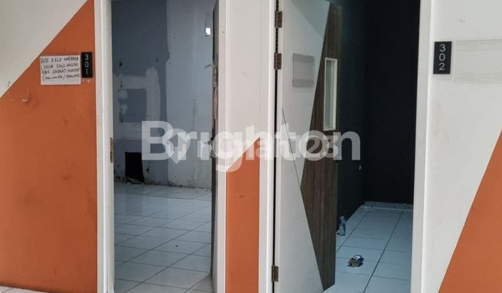 GEDUNG EMPAT SETENGAH LANTAI, AKSES LANGSUNG KE JALAN RAYA, LOKASINYA SANGAT SANGAT STRATEGIS, KELAPA GADING JAKARTA UTARA  2