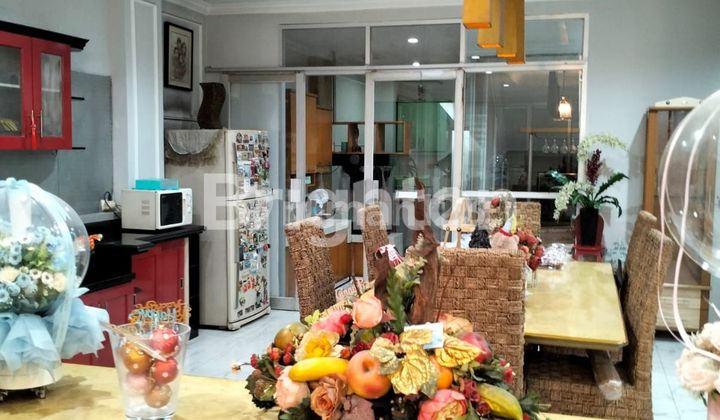 RUKO TIGA SETENGAH LANTAI SEMI FUNISHED SIAP HUNI LOKASINYA SANGAT STRATEGIS PLUIT JAKARTA UTARA 