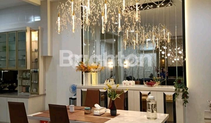 Rumah Tinggal Mewah dan Luxury Tiga Setengah Lantai Berikut Interiornya. Lokasinya Sangat Strategis, Akses Mudah Kemana Mana. Pluit Jakarta Utara Bagus
