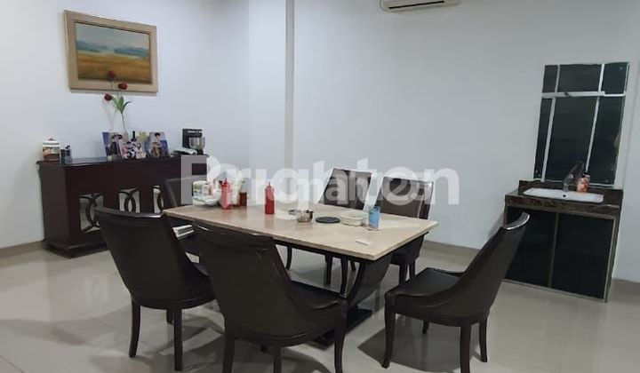 RUMAH TINGGAL TIGA SETENGAH LANTAI SIAP HUNI NYAMAN DAN AMAN LOKASINYA  SANGAT STRATEGIS AKSES  MUDAH KEMANA MANA DAAN MOGOT JAKARTA BARAT