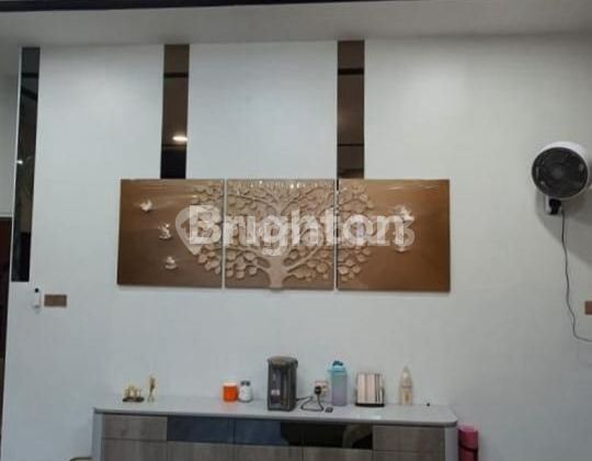 RUMAH TINGGAL HOOK DUA SETENGAH LANTAI, ASRI DAN AMAN, AKSES MUDAH KEMANA MANA DAN LOKASI SANGAT STRATEGIS. SUNTER JAKARTA UTARA 2